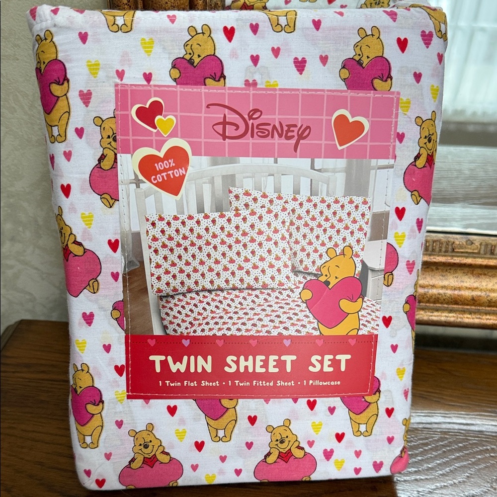 Disney Winnie the Pooh Heart Pattern Twin Sheet Set. 100% Cotton.